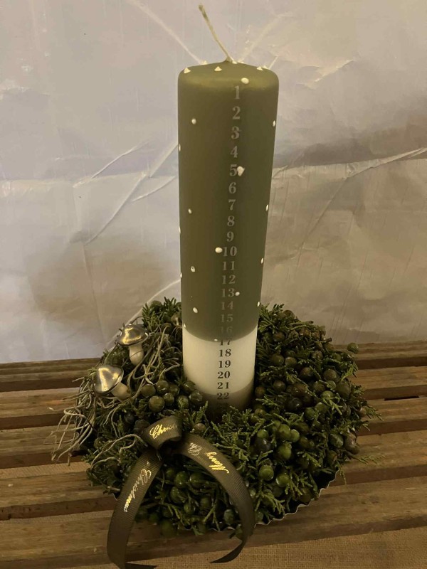 Juledekoration med 1 håndyppet lys med tal - grøn