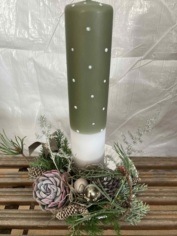 Juledekoration med 1 håndyppet  - grøn på lysestage