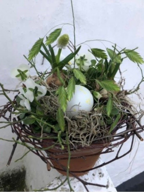 Påskepyntet forår´s sammenplantning
