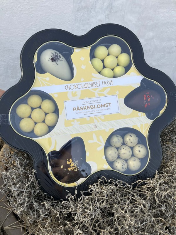 Påskeblomst med marcipanhjerter & lakridskugler | Fru P Odsherred